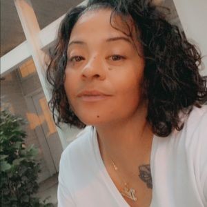 Meet your Posher, Dionne